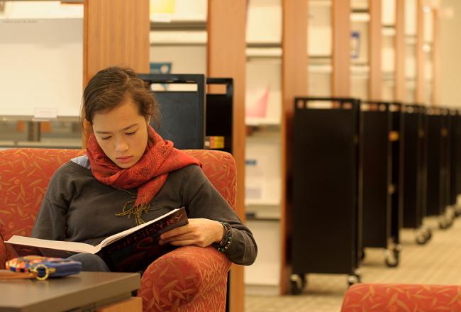 Student sitting in the library