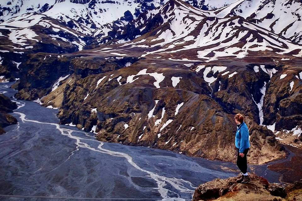 Alicia Healey on a cliff in Iceland