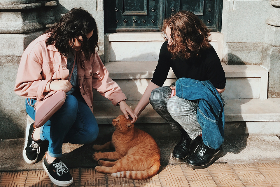 Lauren Wagner and Grace Weinberg '21 in Buenos Aires with Simmons World Challenge