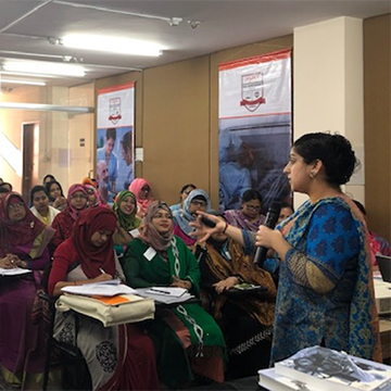 Nisha Wali ‘21FNP teaching a class in Bangladesh