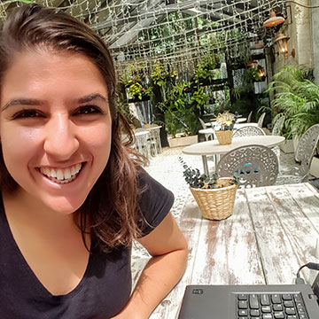 Alexa Frongillo, alumna from the mathematics degree program, working remotely
