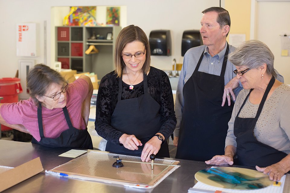 Abhilasha Natarajan, bachelor of social work (bsw) student, teaching an art class