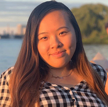 Photo of Graduating Senior Jenny Huynh '22