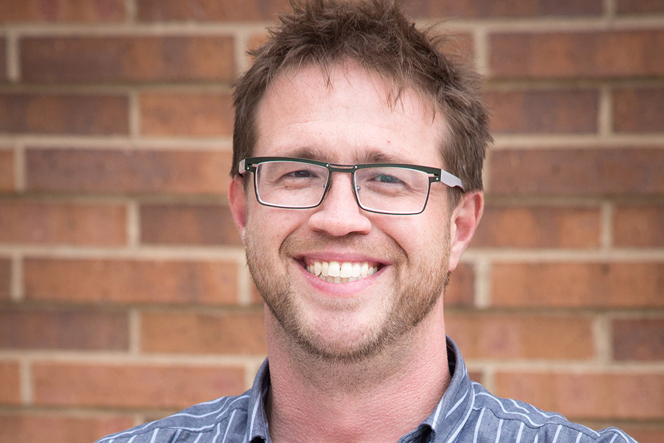 Jason Wood receives 2023 Priscilla McKee Award Simmons University