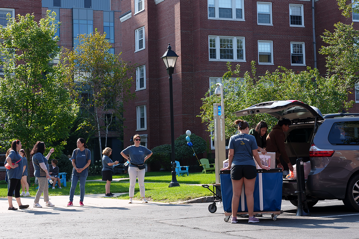 Members of the Simmons Street Team helping students move into their residence halls