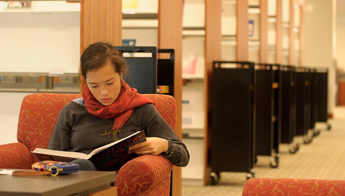 Student sitting in the library