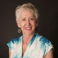 Vicki Burns headshot