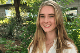 Headshot of Eva Lynch '21