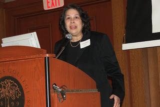 Dawna Thomas speaking at a Simmons event