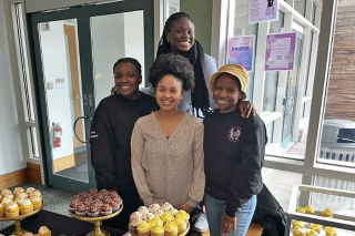 Bart Brown ’24, Gia Elie ’24, Sunei Clarke ’24, and Sunday Ntoto ’24 of the Black Student Organization host the Cupcake Tabling event at Common Grounds on February 1, 2023
