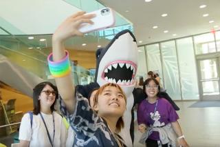 Students taking a selfie with Stormy, the Simmons mascot