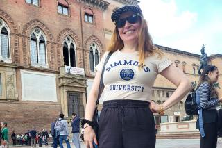 Pirita Tolvanen wearing a Simmons University shirt