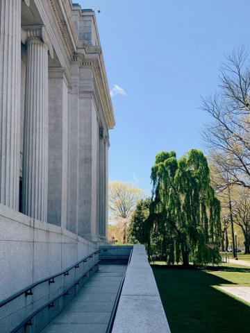 Outside the Museum of Fine Arts. Photo credit: Adriana Arguijo Gutierrez