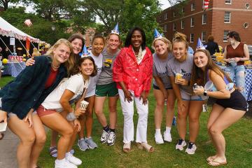 President Wooten with students at Orientation