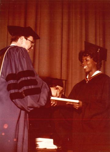 Gwen Ifill ’77, ’93HD and (former) Simmons University President William Holmes at the University’s 1977 Commencement ceremony, from the Gwen Ifill Papers collection, courtesy of Simmons University Archives.