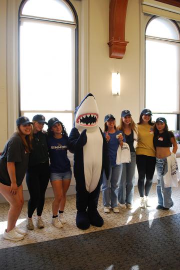 Orientation 2025 - Students posing with Stormy