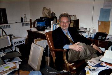 Bob Oppenheim in his office in 2003. Photo courtesy of University Archivist Kelsey Kolbet.