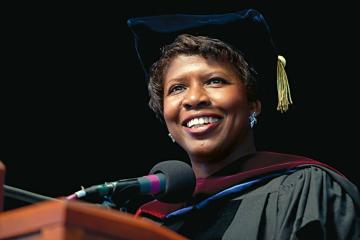Gwen Ifill speaking at a past Simmons Commencement