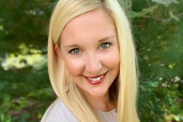 Photo headshot of Caitlin Levesque