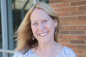 Headshot of Suzanne Leonard