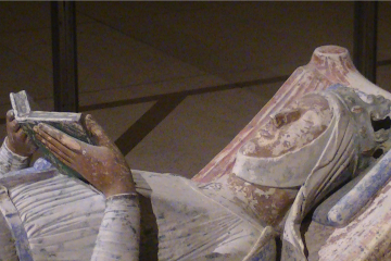 Tomb effigy for Eleanor of Aquitaine (d. 1204) at Fontrevaud Abbey, France. Wikimedia Commons.