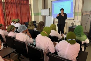 Nisha Wali '21FNP teaches class on bone marrow transplants to nurses at Dhaka Medical College Hospital