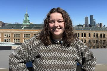 Annabelle Hannah ’25 on the Simmons campus