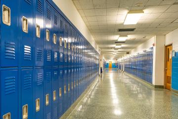 An empty grade school hallway with lockers along the walls