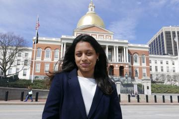 Syeda Anas ’26 standing near the Massachusetts capitol