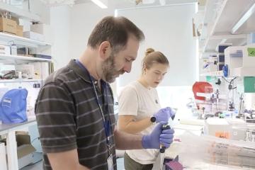 Eric Luth working with a student in a science lab