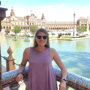 Headshot of Gabby Freeman in Sevilla, Spain