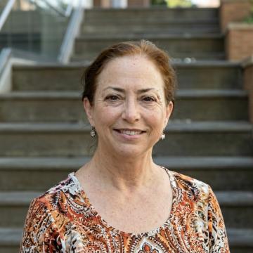 Elizabeth Fender '84