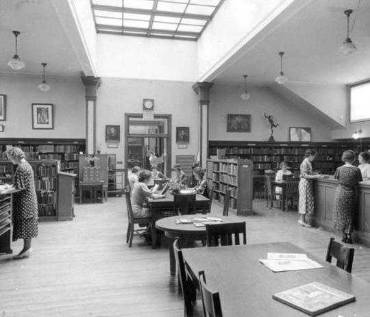Archive photo of the Simmons library in 1934