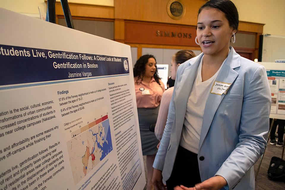 Student presenting at the Undergraduate Symposium