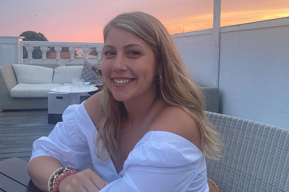 Photo of Samantha Rose ’23 at sunset